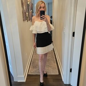 NWT VINCE CAMUTO Black & Ivory Pleated Skirt - SIZE 8